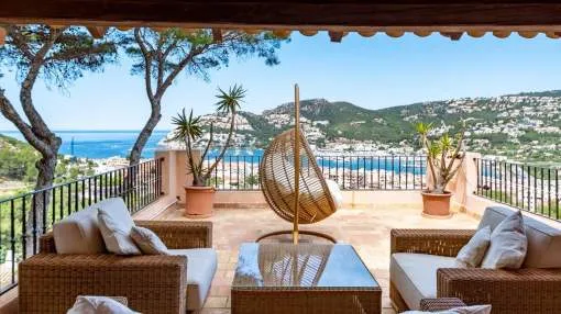 Spacious 5 bedroom villa with sea views!