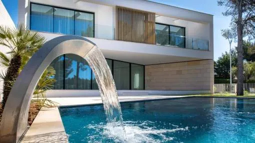 New avant-garde villa not far from the harbour of Port Adriano