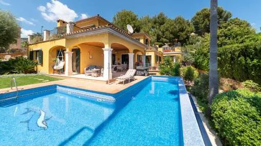 Mediterranean style villa in Bendinat with a pretty garden and walking distance to the golf course