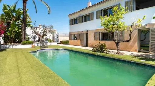 Luxury villa with sea views in the village of Genova. Luxury villa with sea views in the village of Genova.