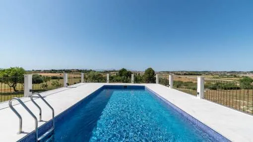 Beautiful rustic finca with excellent views of the village of Montuiri. Beautiful rustic finca with excellent views of the village of Montuiri.