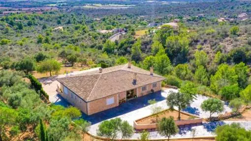 Exclusive villa with sea views in a rustic setting in the urbanisation of Puntiró. Exclusive villa with sea views in a rustic setting in the urbanisation of Puntiró.