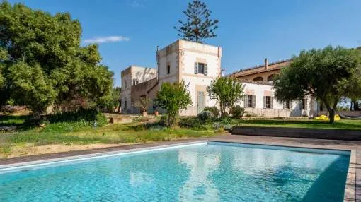 Impressive major house with panoramic views of the sea and the bay of Palma