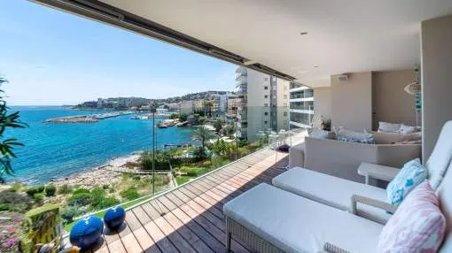 Impressive luxury apartment in an upmarket community on the sea's edge in San Agustin