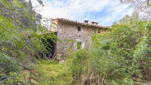 Majorcan stone finca for renovation in Vall d'en March, Pollensa