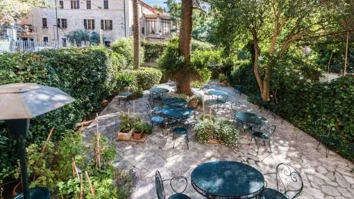 Small inland hotel from the 19th century in the historic center of Sóller Small inland hotel from the 19th century in the historic center of Sóller