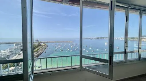 3 bedroom flat in first sea line in Portals. 3 bedroom flat in first sea line in Portals.