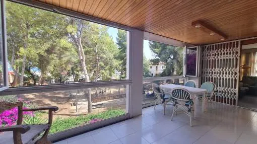 Spacious apartment with partial sea views and located within easy walking distance to shops, restaurants and beaches Spacious apartment with partial sea views and located within easy walking distance to shops, restaurants and beaches