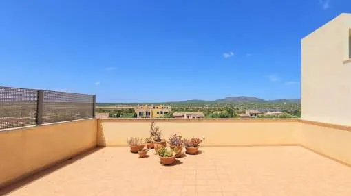 Spacious apartment with mountain views in Santanyí.