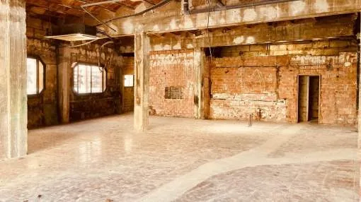 Spacious premises in the centre of Manacor with flue. Spacious premises in the centre of Manacor with flue.
