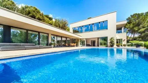 Modern family villa on a beautiful plot in perfect privacy in Son Vida Modern family villa on a beautiful plot in perfect privacy in Son Vida