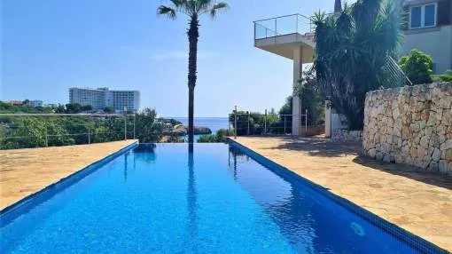 Sea view villa with direct beach access in Cala Murada