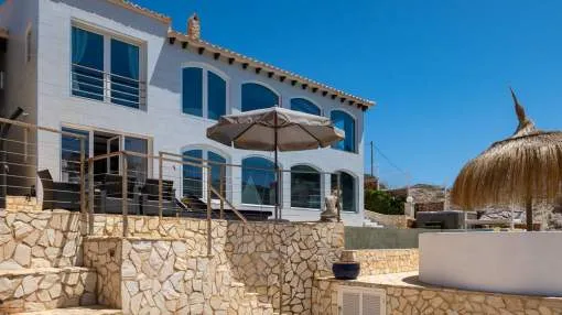 Fantastic villa directly on the sea in Cala Lliteres