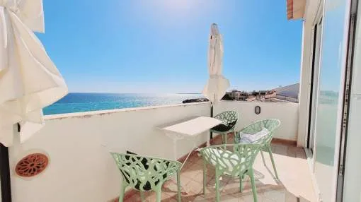 Beautiful and luminous duplex flat in front of the sea in Ses Covetes