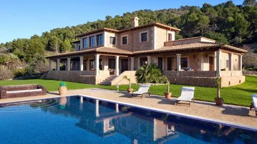 Finca with spectacular mountain views in the centre of Mallorca Finca with spectacular mountain views in the centre of Mallorca