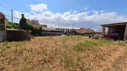 Large urban plot in a newly developed area in Felanitx. Large urban plot in a newly developed area in Felanitx.