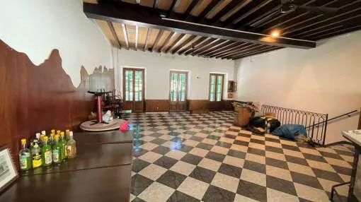 Restaurant in the village square, for sale in Campanet, Mallorca Restaurant in the village square, for sale in Campanet, Mallorca