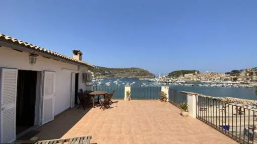 Front line property to renovate with 3 apartments and a shop in Puerto de Soller