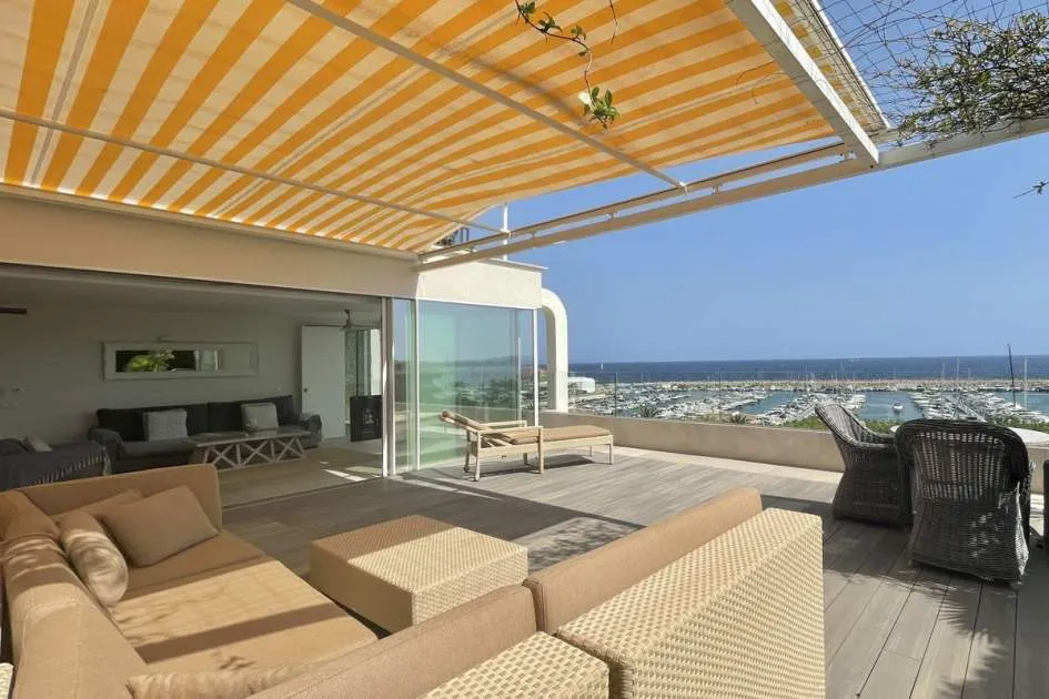 Stylish and bright beach-house style apartment with incredible views of the marina of Portals