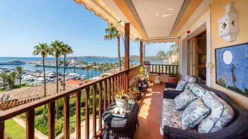 Spectacular flat for sale in front line of Puerto Portals. Spectacular flat for sale in front line of Puerto Portals.