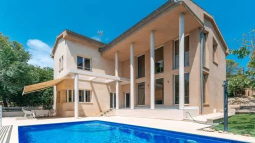 Light-flooded and high-quality renovated villa near the beach of Cala Vinyas