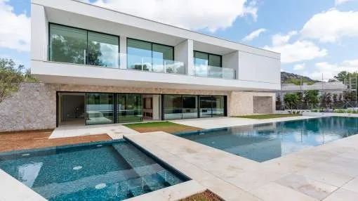 Elegant designer villa in walking distance to the port of Port Adriano Elegant designer villa in walking distance to the port of Port Adriano