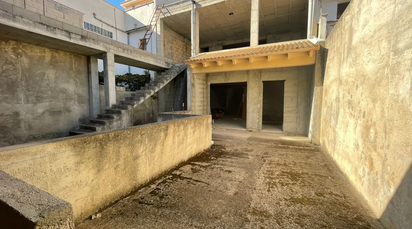 Townhouse in need of refurbishment with great potential in Muro Townhouse in need of refurbishment with great potential in Muro