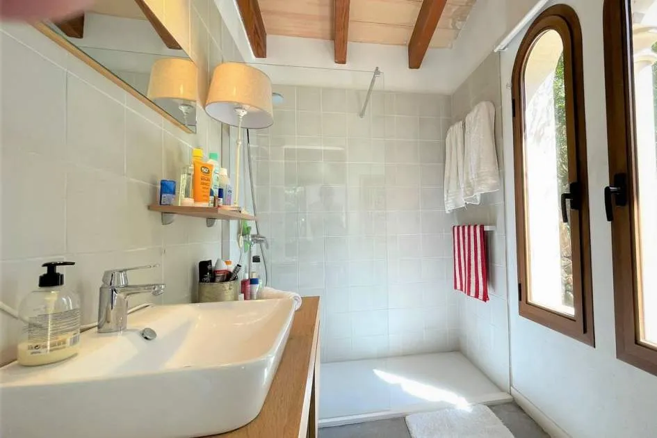 Beautiful villa in a peaceful and charming area of Bonaire in the North of Mallorca with an additional cozy guesthouse
