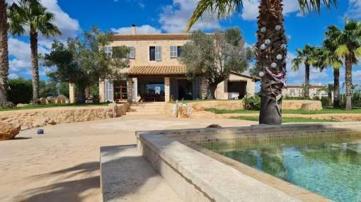 Majorcan finca with an impressive pool at the gates of Santanyi Majorcan finca with an impressive pool at the gates of Santanyi