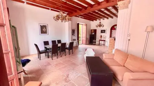 Beautiful commercial premises with many possibilities in a village of Montuiri.