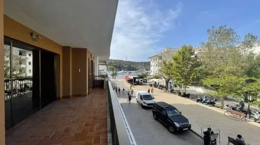 Spacious apartment with a lot of potential and harbor views in an excellent location in Puerto de Sóller Spacious apartment with a lot of potential and harbor views in an excellent location in Puerto de Sóller