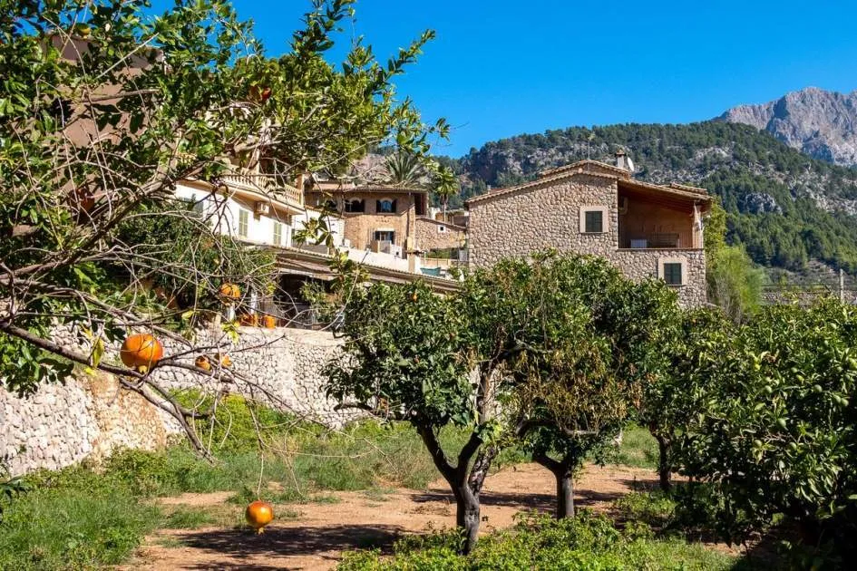 New stone house with large garden in Fornalutx