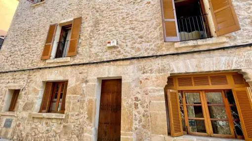 Charming townhouse with spectacular views to the mountains and town of Pollenca