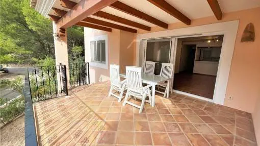 Pretty Garden Apartment with Large Terrace and Community Pool