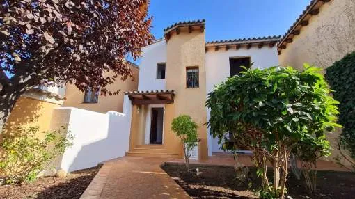 Mediterranean villa in nice community directly at the golf course in Santa Ponsa
