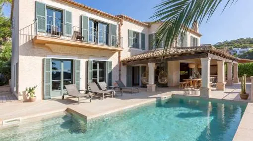 Charming villa with holiday rental license and unique views over the bay of Camp de Mar