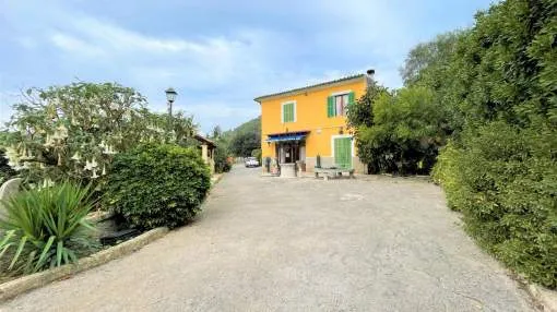 Magnificent country property near Sa Pobla surrounded by nature and fields of orange and lemon trees Magnificent country property near Sa Pobla surrounded by nature and fields of orange and lemon trees