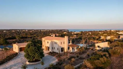 Newly built villa with sea view in Cala llombards