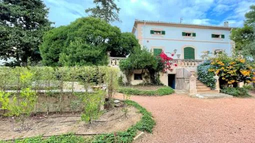 Villa with guest house and views of Bellver Castle in Son Rapinya