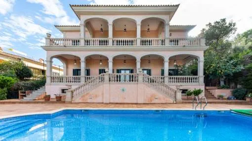 Classic Mediterranean Villa on the seafront in Son Veri Nou