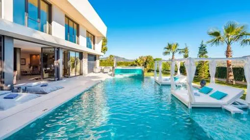 Modern luxury villa with panoramic views over the Santa Ponsa golf course