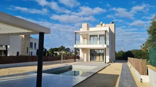 Fantastic new built project under construction, moments away from one of Mallorca´s most picturesque bays. Fantastic new built project under construction, moments away from one of Mallorca´s most picturesque bays.