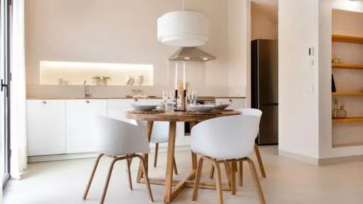 Newly built duplex in Calonge with upper terrace and inner courtyard. Newly built duplex in Calonge with upper terrace and inner courtyard.