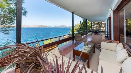 Stunning house right on the sea with exclusive access to a cove and jetty, large terraces with panoramic sea views in the exclusive area of ​​Bonaire, Alcudia.