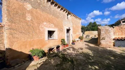 Semi-reformed rustic finca in Costitx