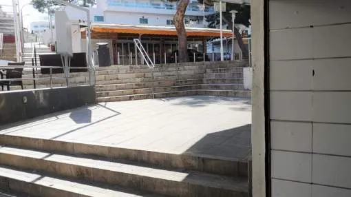 For rent commercial premises of 45m2 in Magalluf. For rent commercial premises of 45m2 in Magalluf.