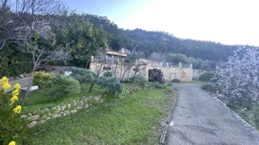 Country House with Wonderful Views to the Sea in Banyalbufar