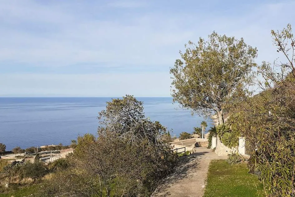 Country House with Wonderful Views to the Sea in Banyalbufar