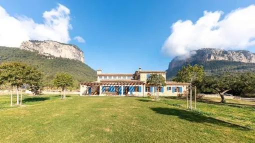 Breathtaking country mansion with mountain views in Alaro Breathtaking country mansion with mountain views in Alaro