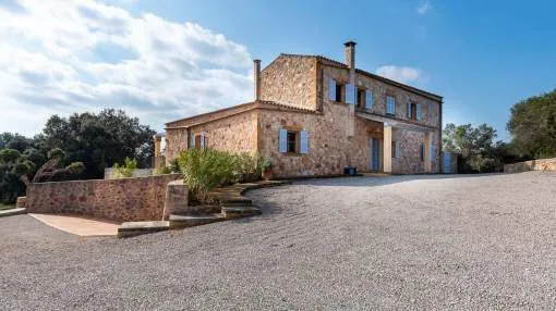 Beautiful Finca with a lot of light, privacy and unparalleled views. Beautiful Finca with a lot of light, privacy and unparalleled views.